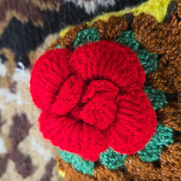 2 Rose Garden Crochet Vintage Floral Pillowcases Puffy 3D Rose Granny Square 70s - Picture 4 of 10